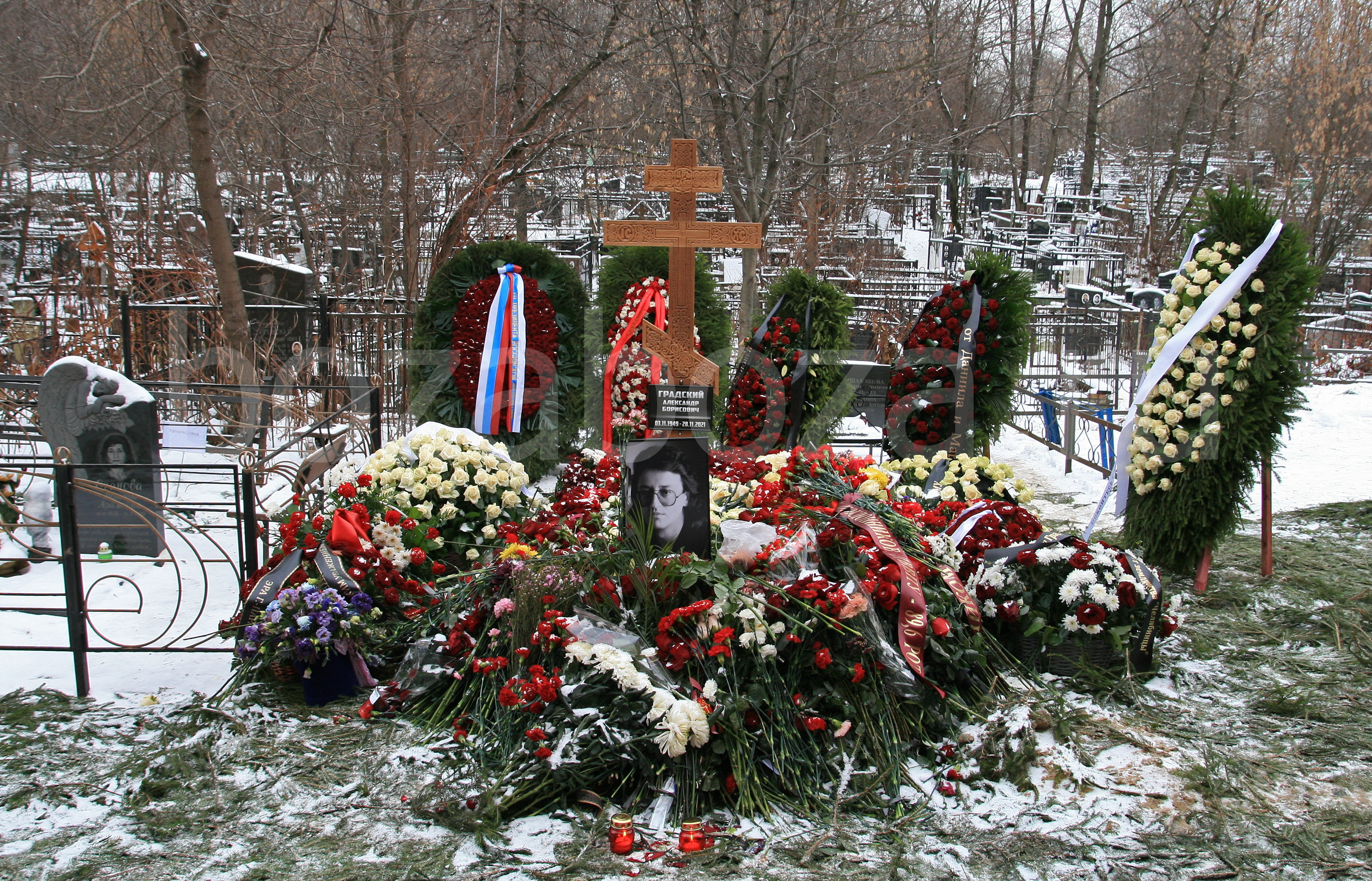 Фото могилы градского сейчас. Александр Градский могила. Могила Александра Градского. Могила Градского на Ваганьковском. Могила Градского на Ваганьковском кладбище.